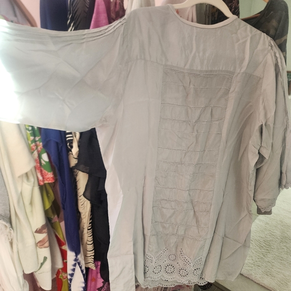 Johnny was vintage collection silk lite grey blouse. Minimalist Piece - Picture 11 of 12